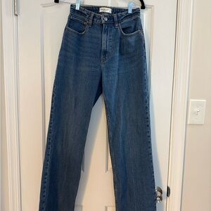 Abercrombie & Fitch Straight Leg 90s Relax High Waisted Jeans